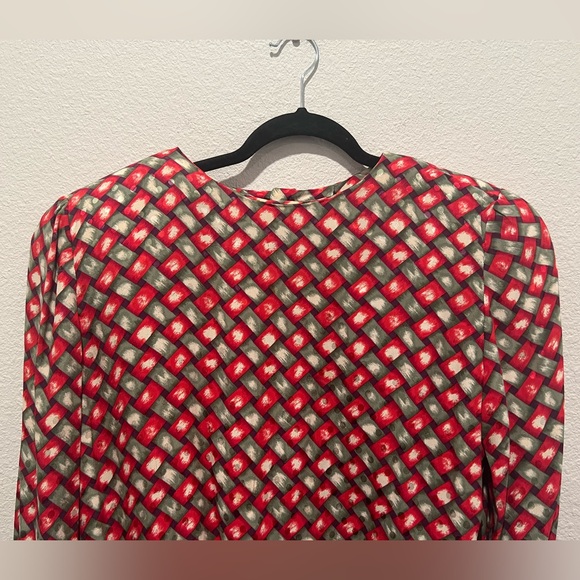 VTG 80s Bill Blass Silk Strong Shoulder Top Red Green Woven Print Knit Hem Cuffs - Picture 6 of 12